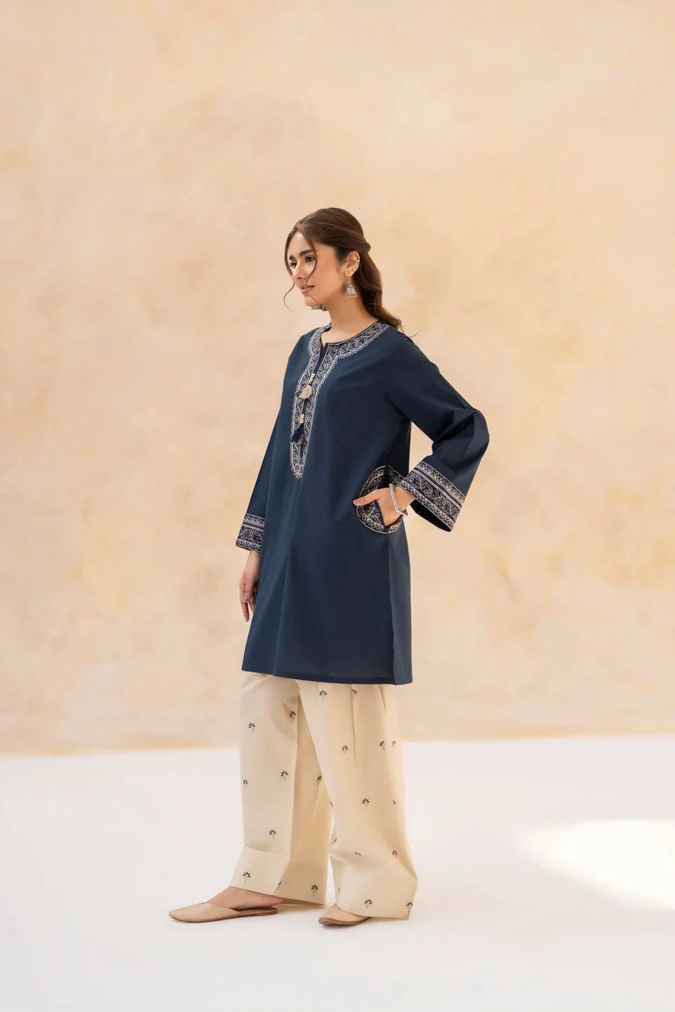 Anaya Embroidered 2 Piece Dhaga Pret