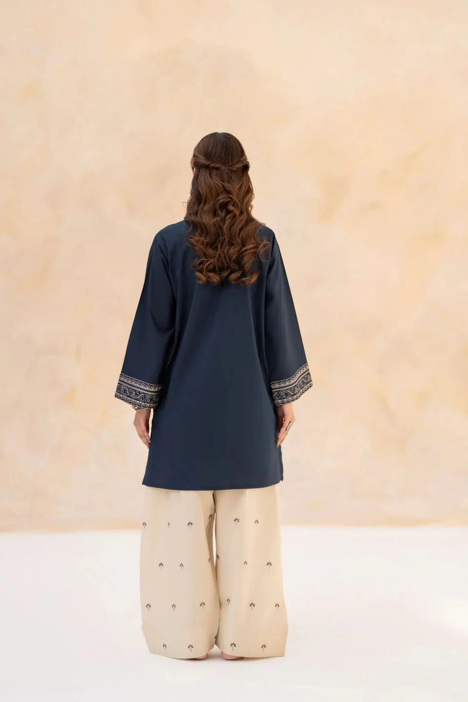Anaya Embroidered 2 Piece Dhaga Pret