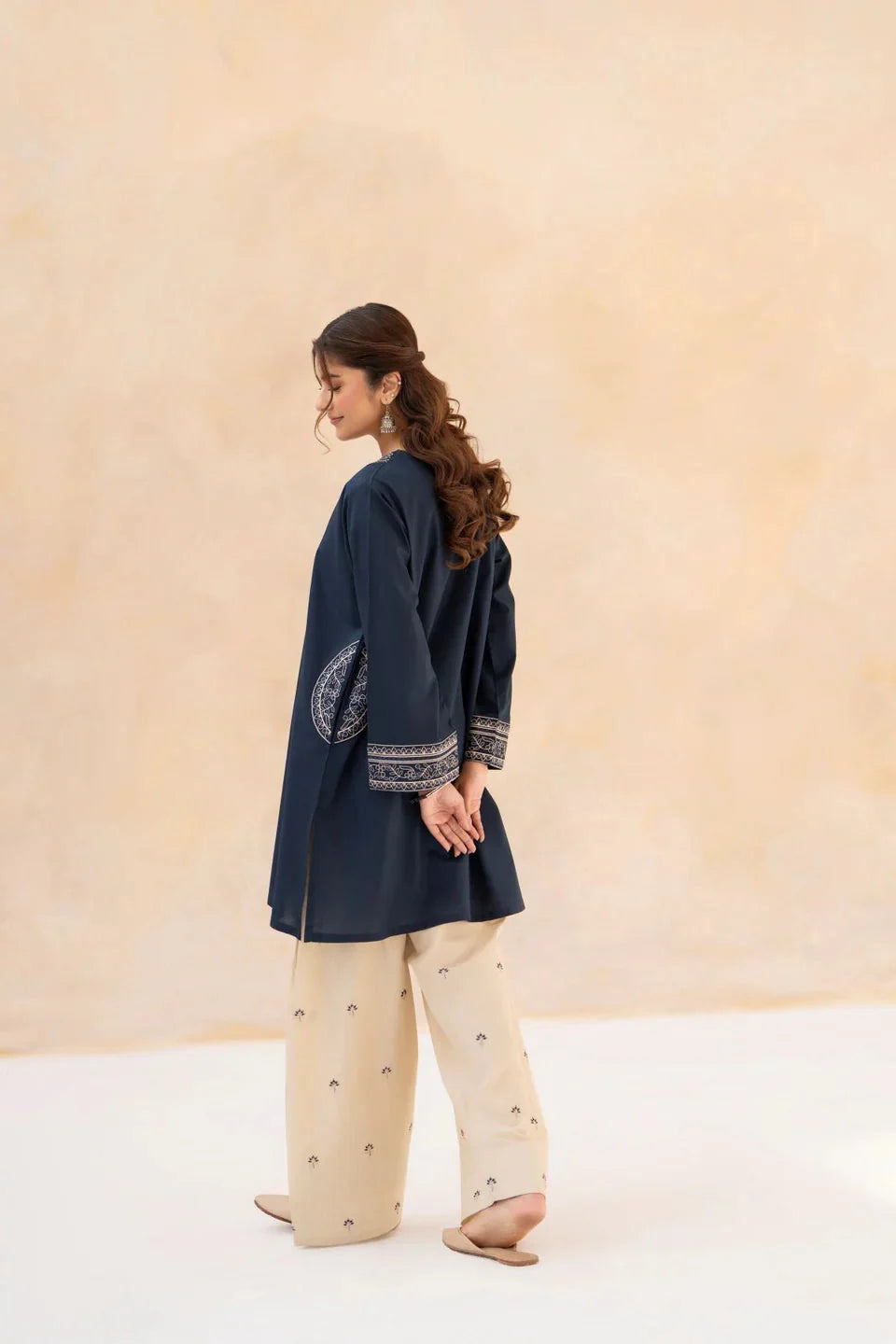 Anaya Embroidered 2 Piece Dhaga Pret