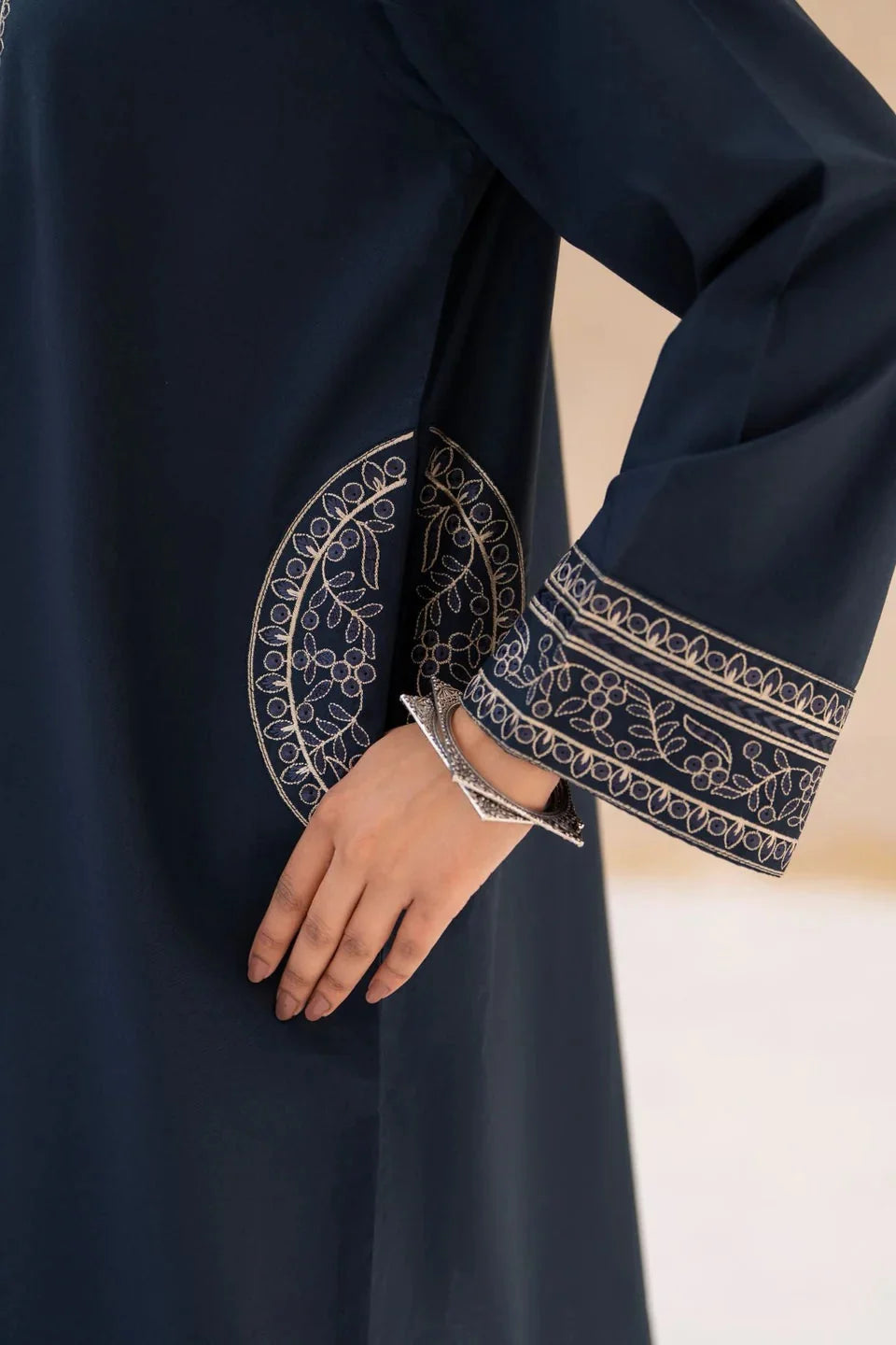 Anaya Embroidered 2 Piece Dhaga Pret