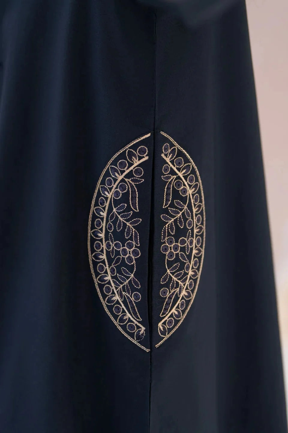Anaya Embroidered 2 Piece Dhaga Pret